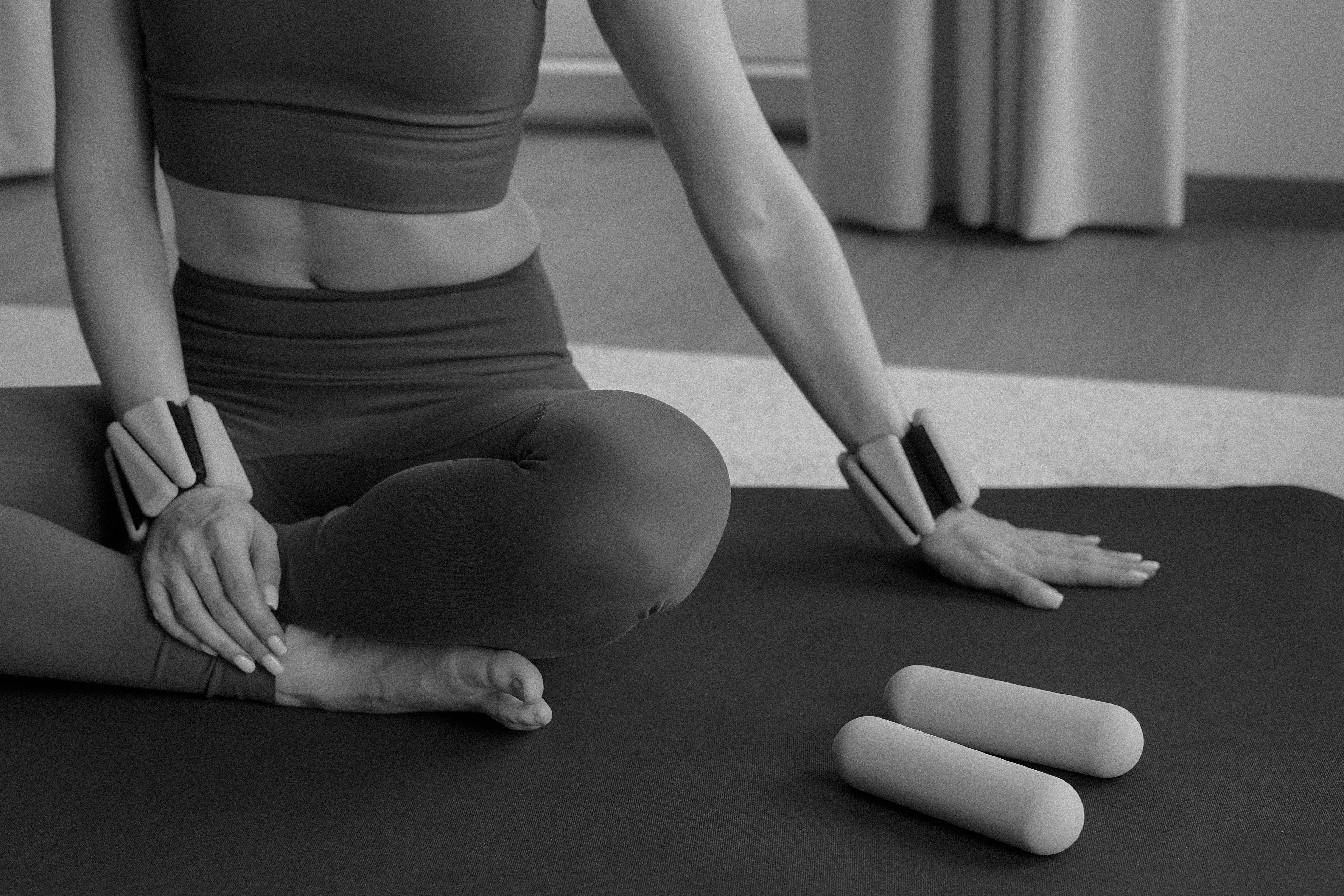 Aesthetic 1 kg dumbbell set. Perfect weights set for light dumbbell exercises and toning arms.