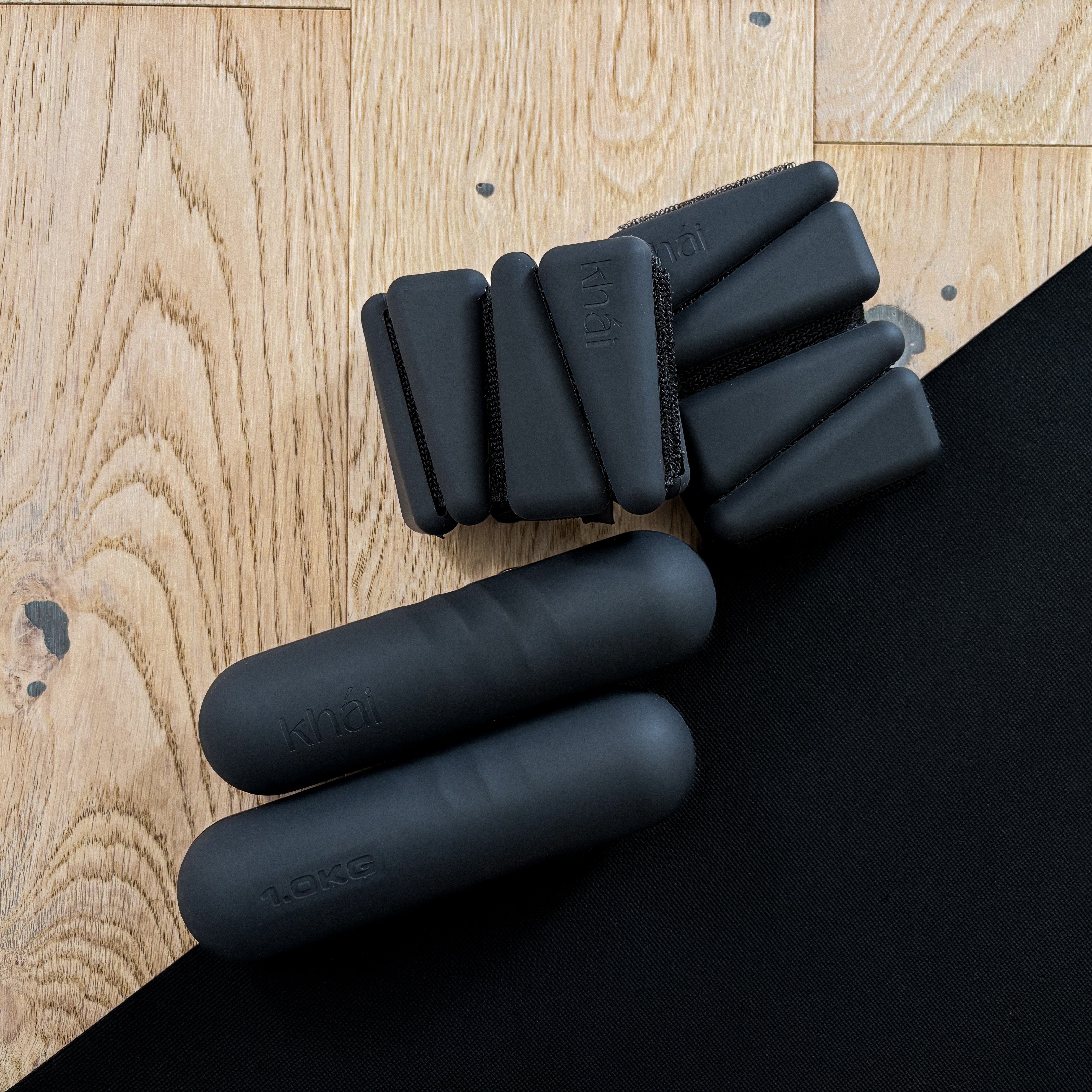 Mustad käe- ja jalaraskused ning 1 kg hantlid – parimad jalaraskused kõndimiseks, joogaks ja kerelihaste treeninguks. 