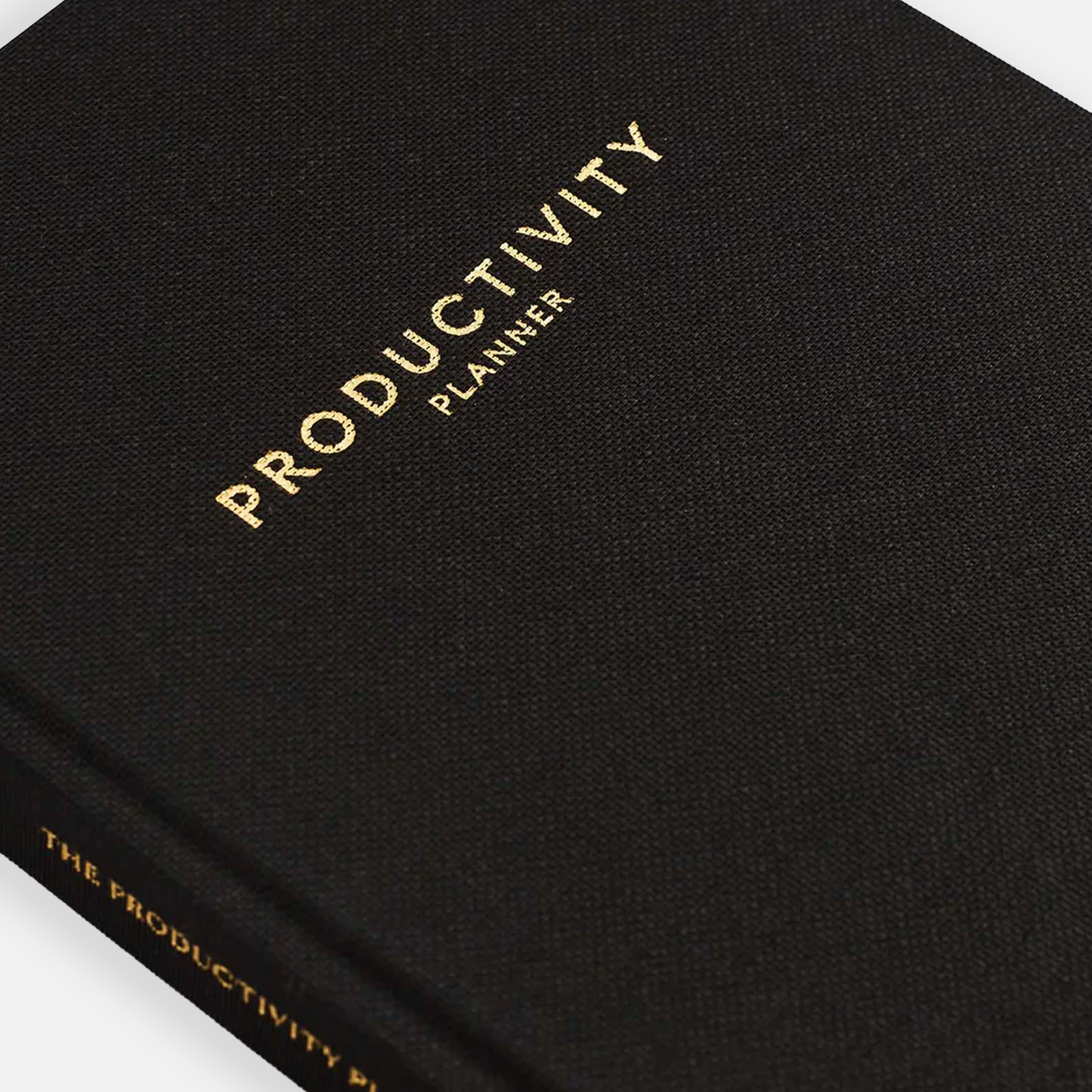 Must Productivity Planner päevik kuldse tekstiga. 