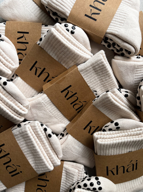 Libisemiskindlad kummitallaga beežid Pilatese sokid