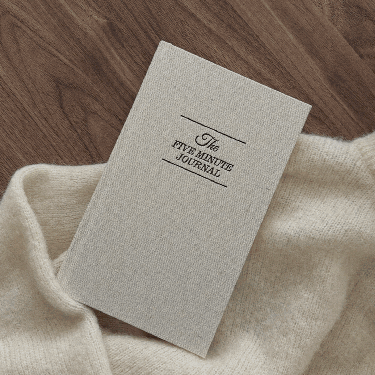 Valge linane päevik The Five Minute Journal.