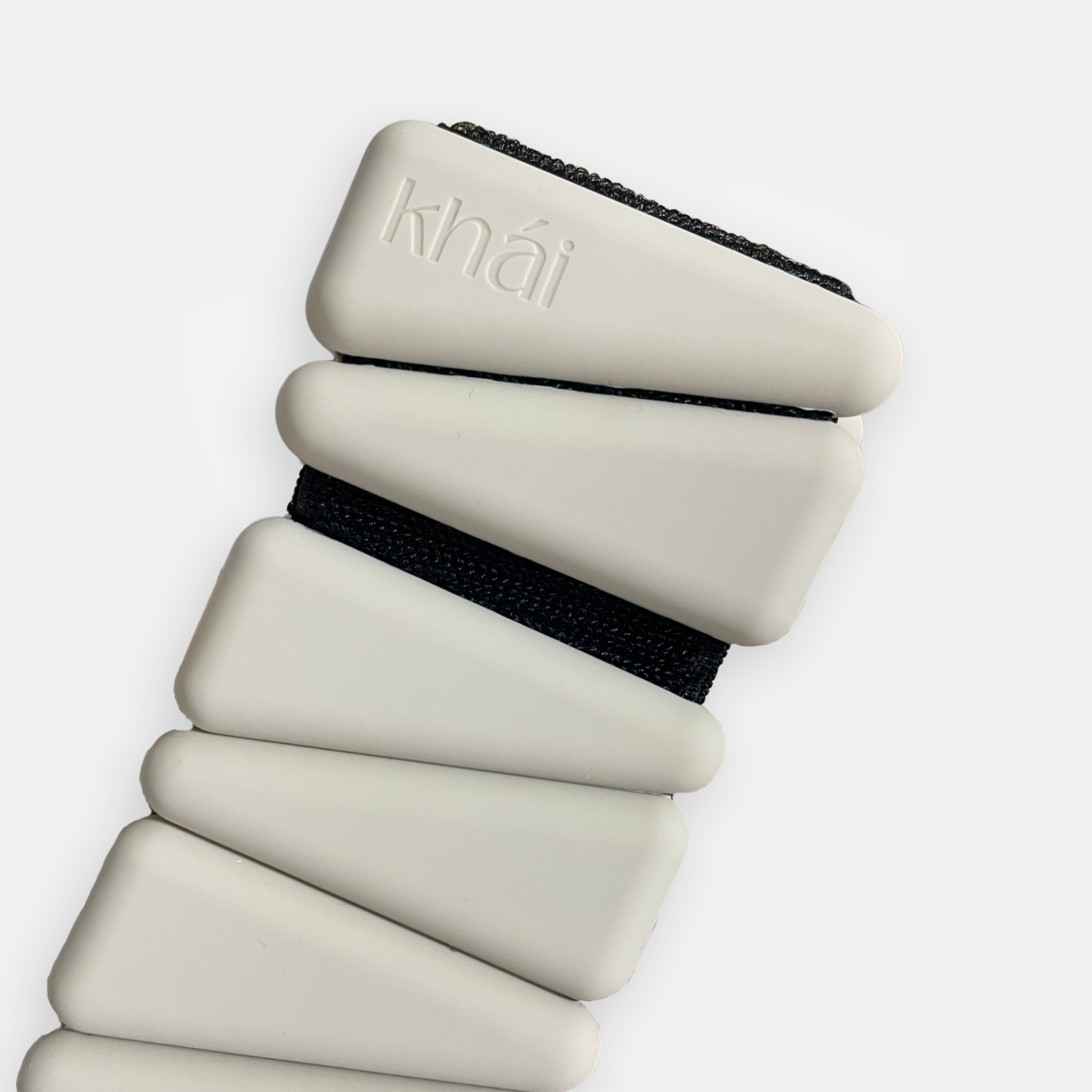 Stiilsed beeži värvi jalaraskused ja käeraskused koduseks treeninguks.