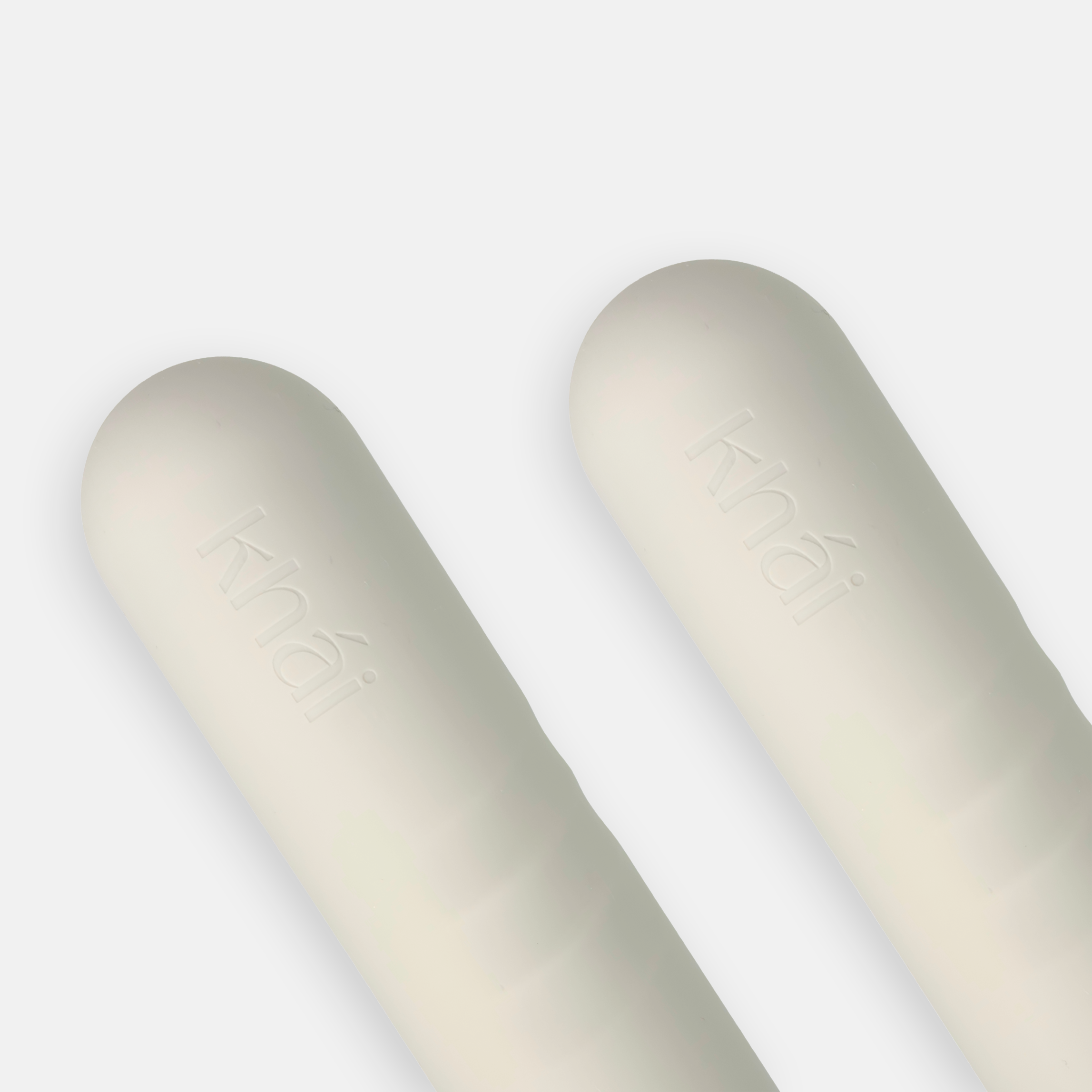 khái silikooniga kaetud heledad hantlid Ivory. 